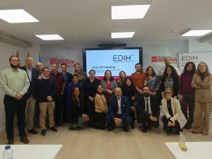 Foto de familia del consorcio durante el kick-off EDIH 2.0