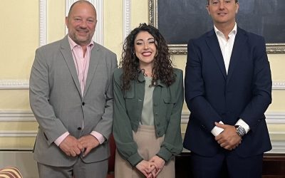 La Asociación Española del Transporte y el Cluster IA sellan una alianza para acelerar la aplicación de la inteligencia artificial en movilidad, transporte y logística